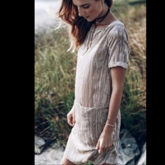 Floreat Crushed Velvet Short Sleeve Shift Dress - Picture 2 of 5